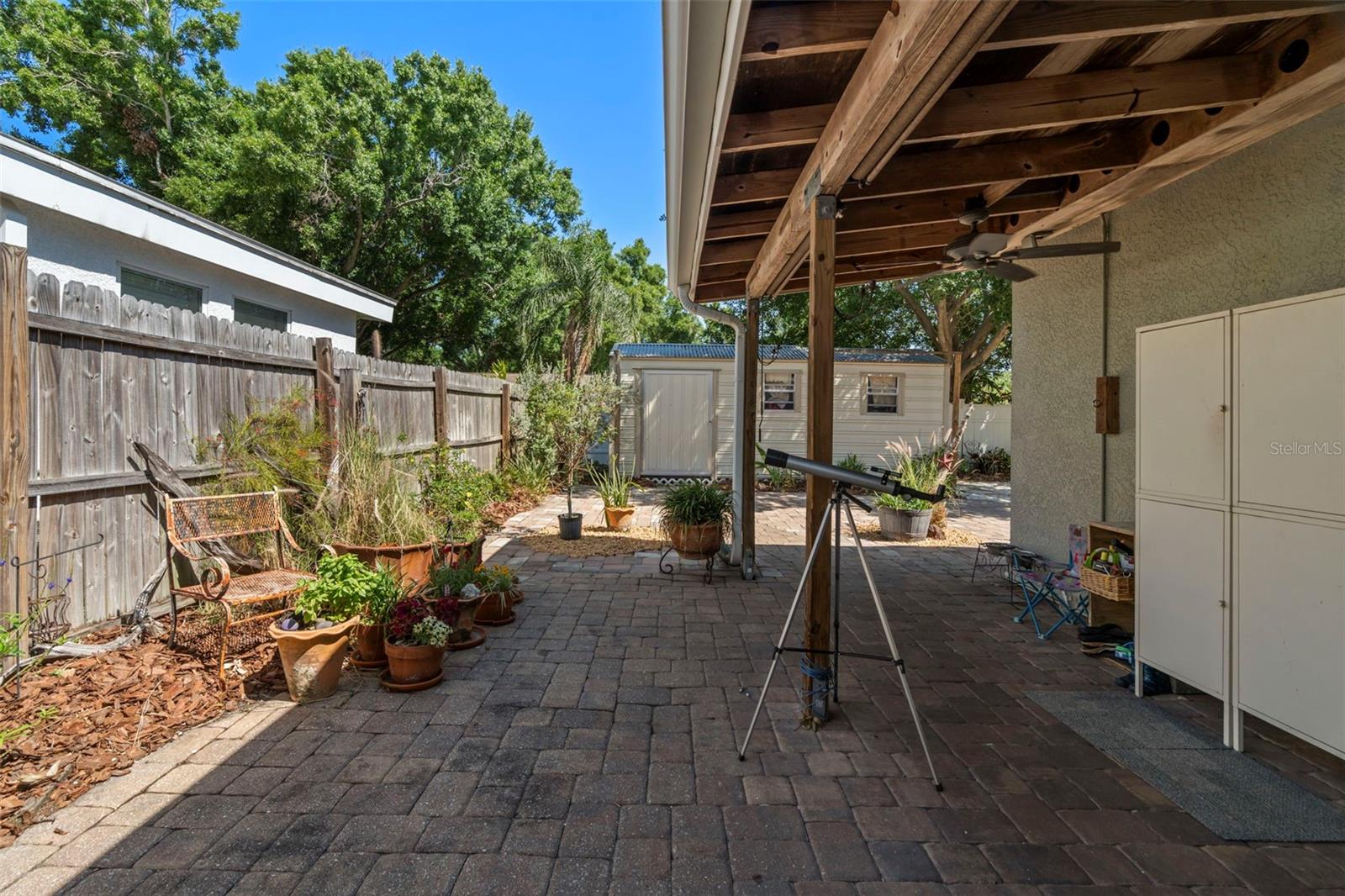 TROPICAL TERRACE - Residential