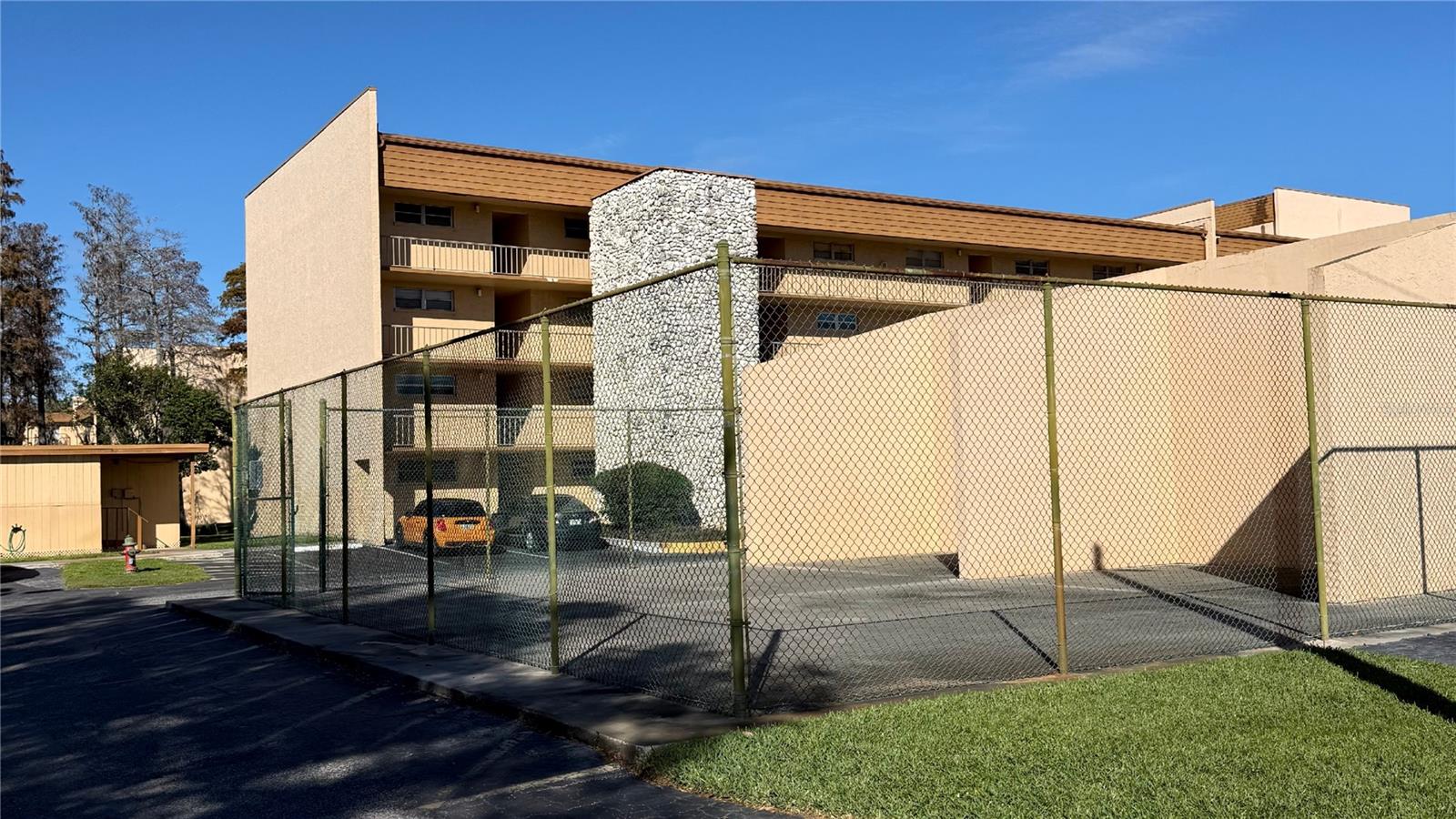THE TAMPA RACQUET CLUB A CONDO - Residential Lease