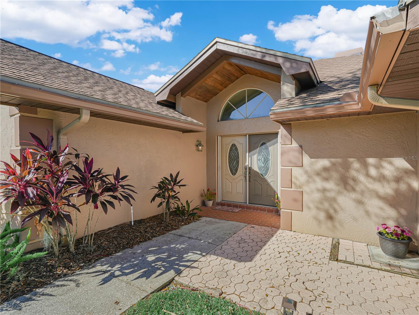 805 CARLTON COURT
