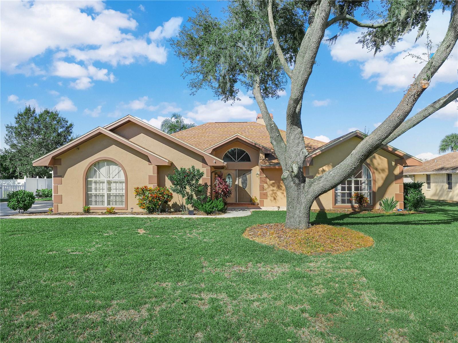 805 CARLTON COURT