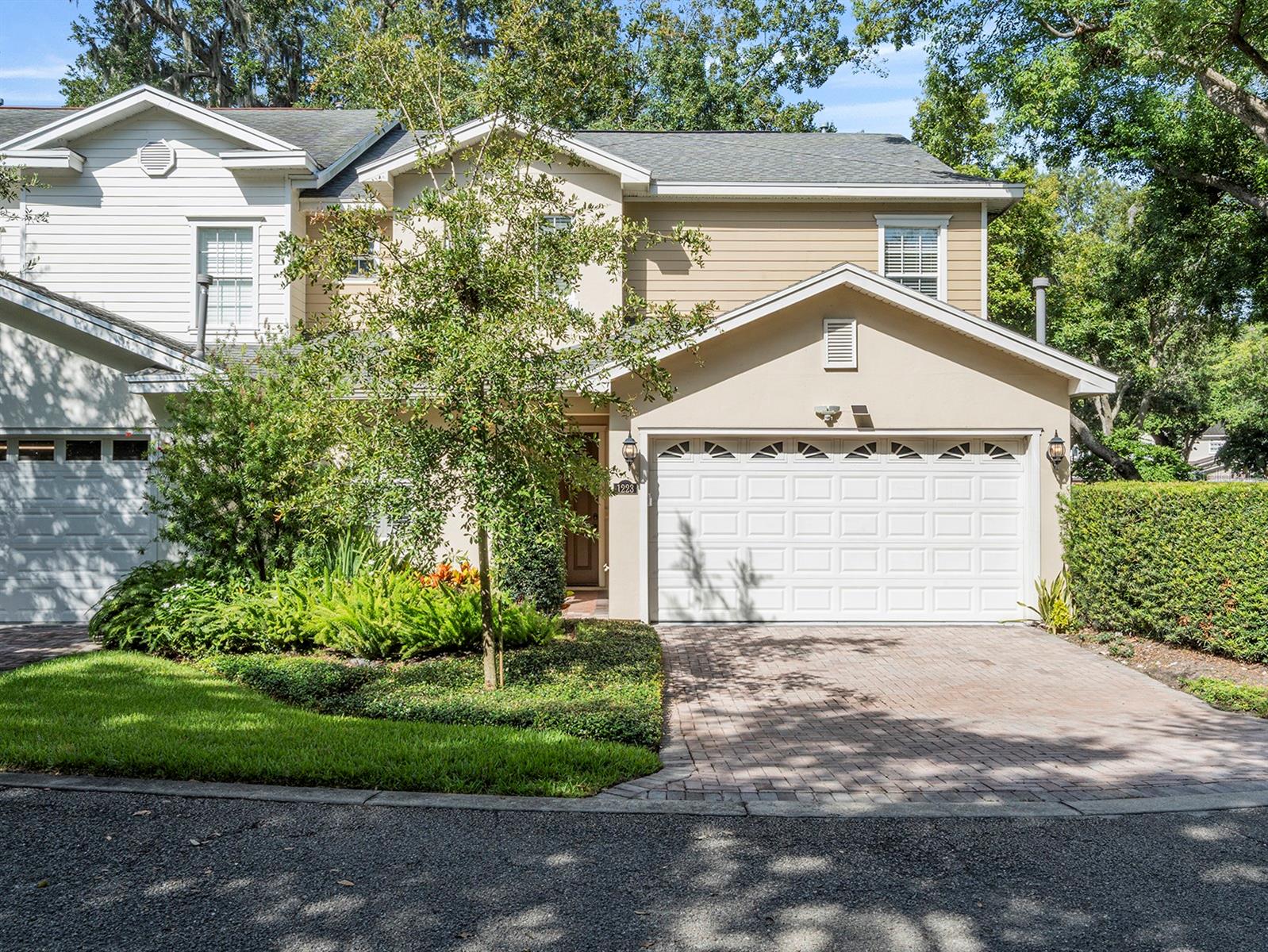 1223 COUNTRY CLUB OAKS CIRCLE