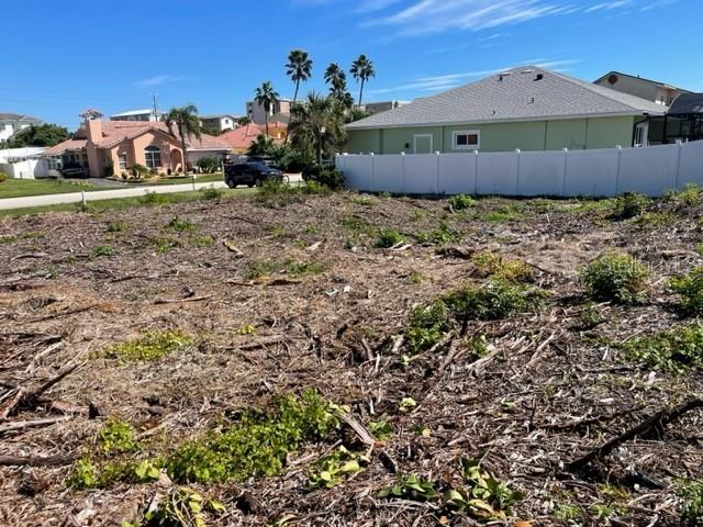 LIGHTHOUSE SHORES - Land