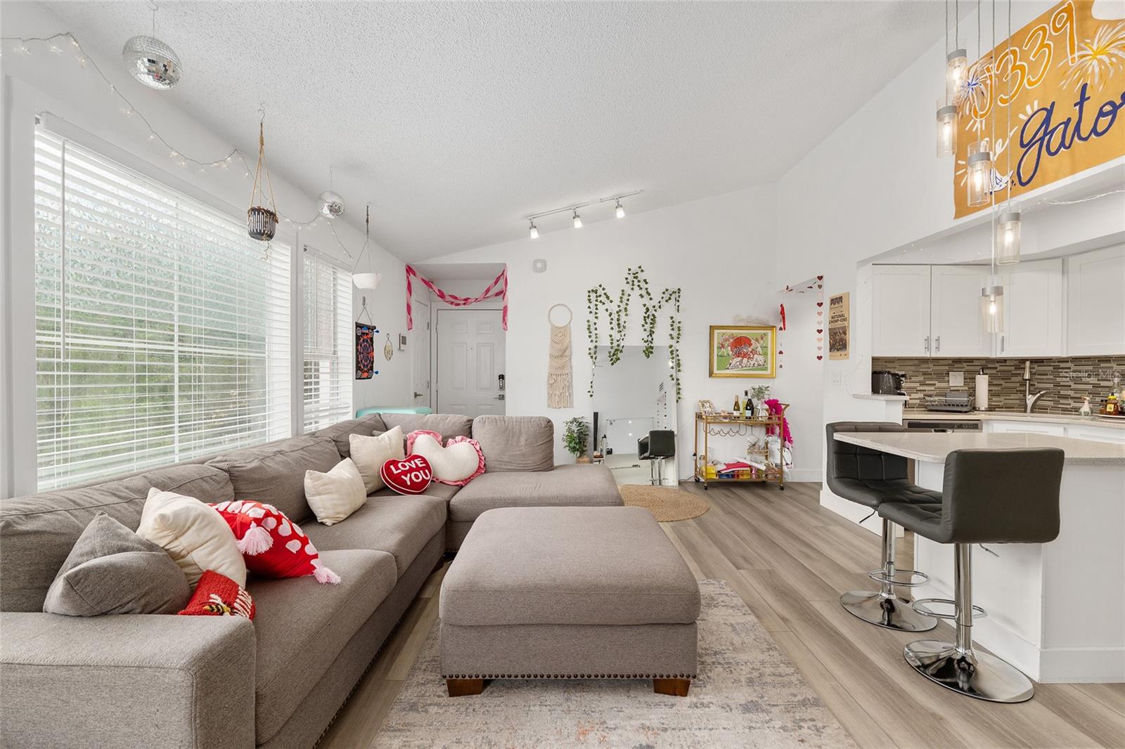 UNIVERSITY COMMONS - Residential