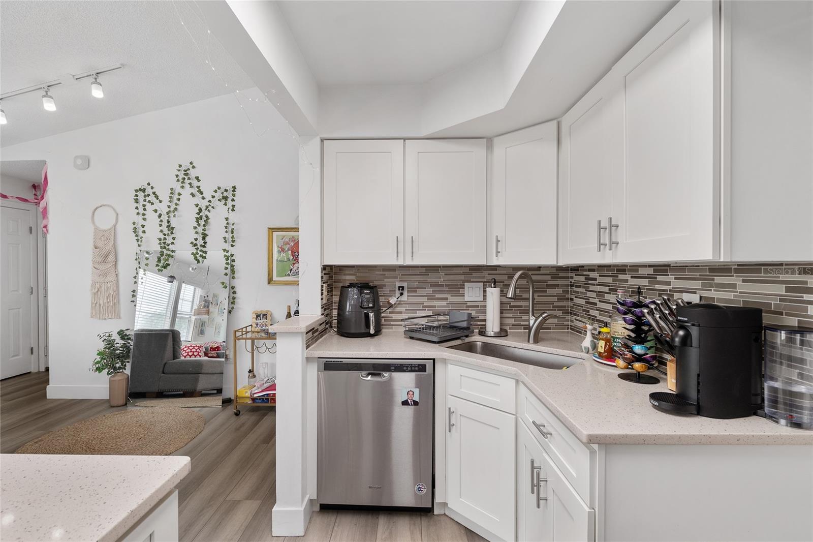 UNIVERSITY COMMONS - Residential