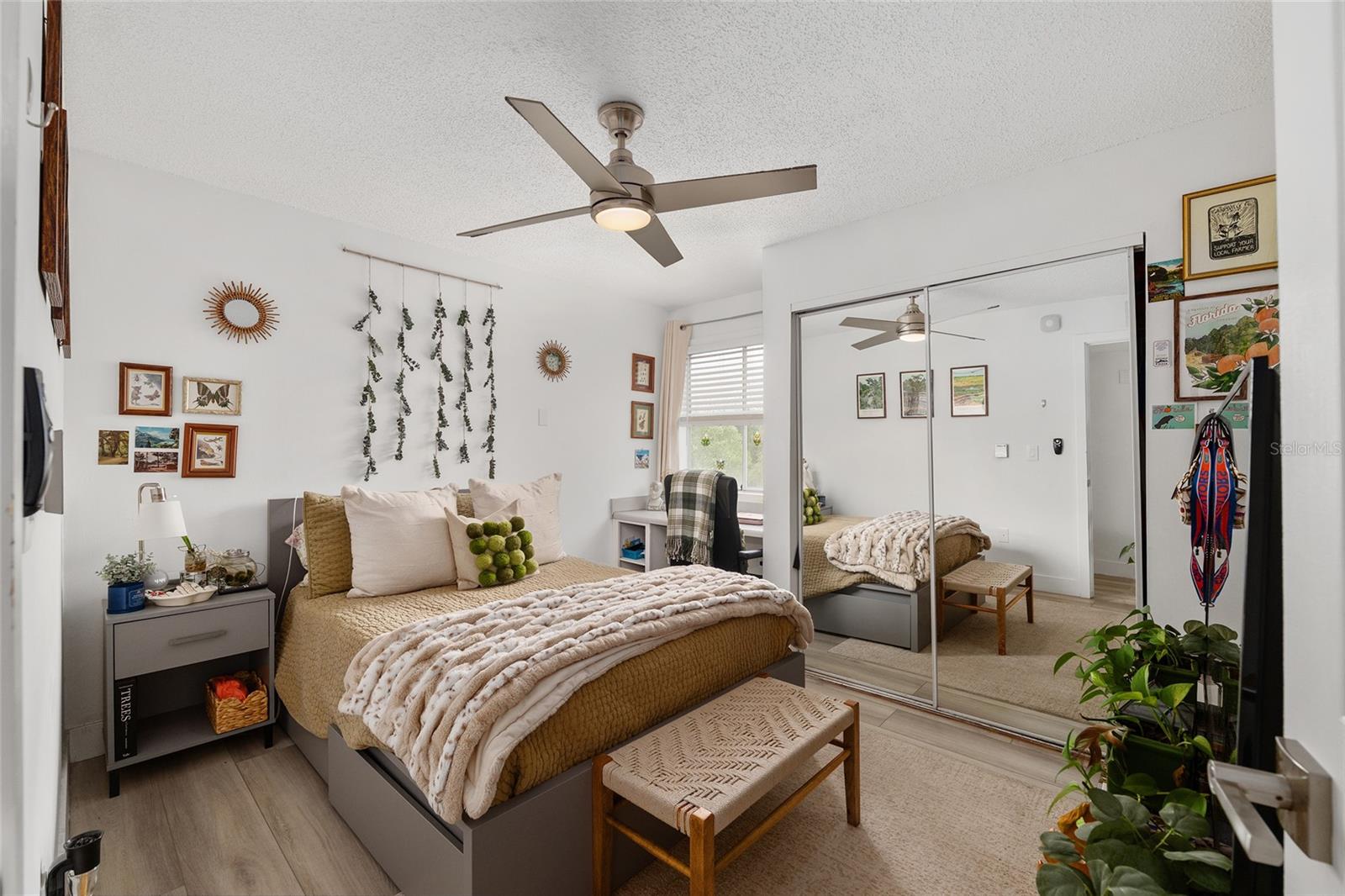 UNIVERSITY COMMONS - Residential