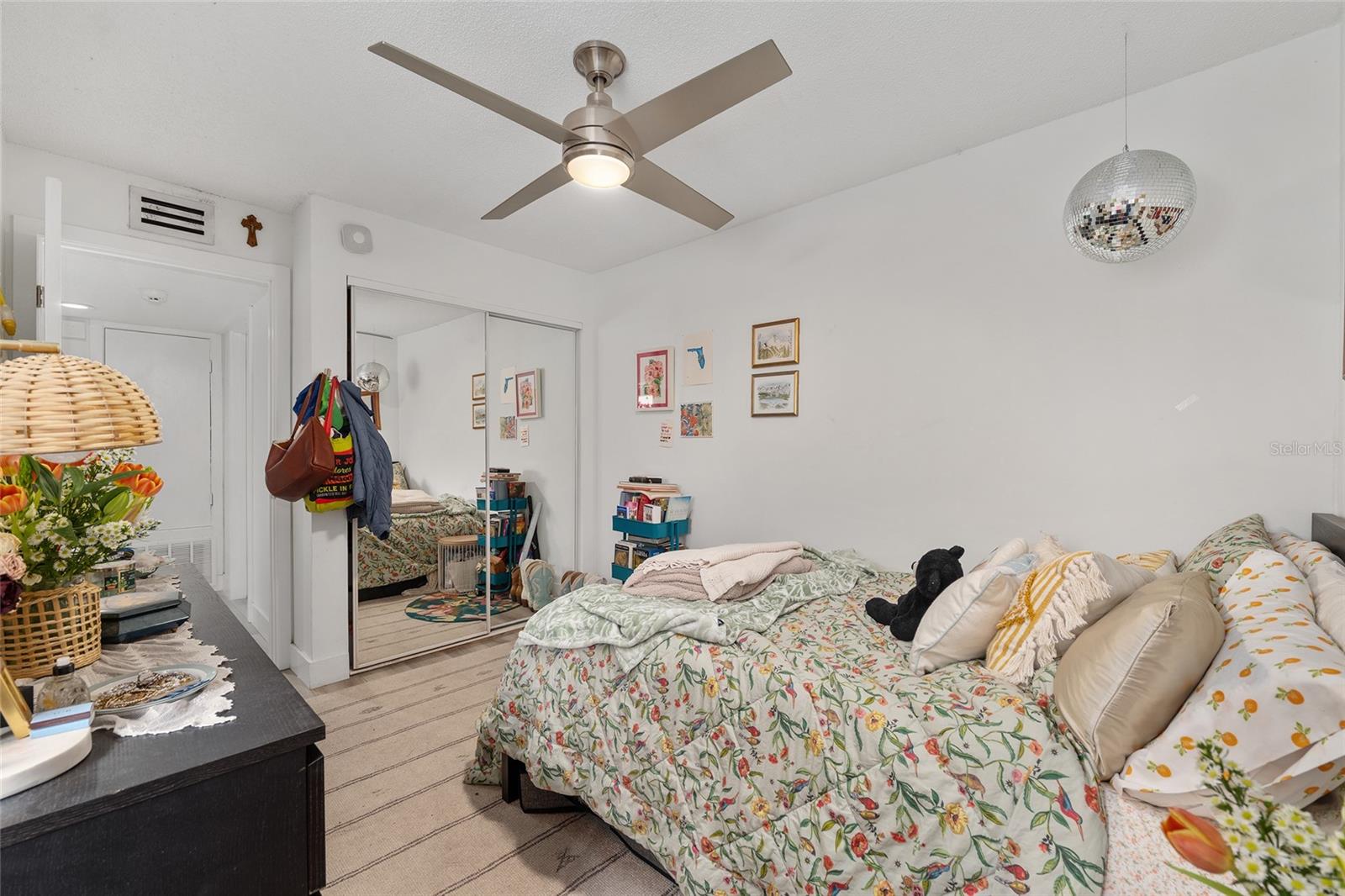 UNIVERSITY COMMONS - Residential