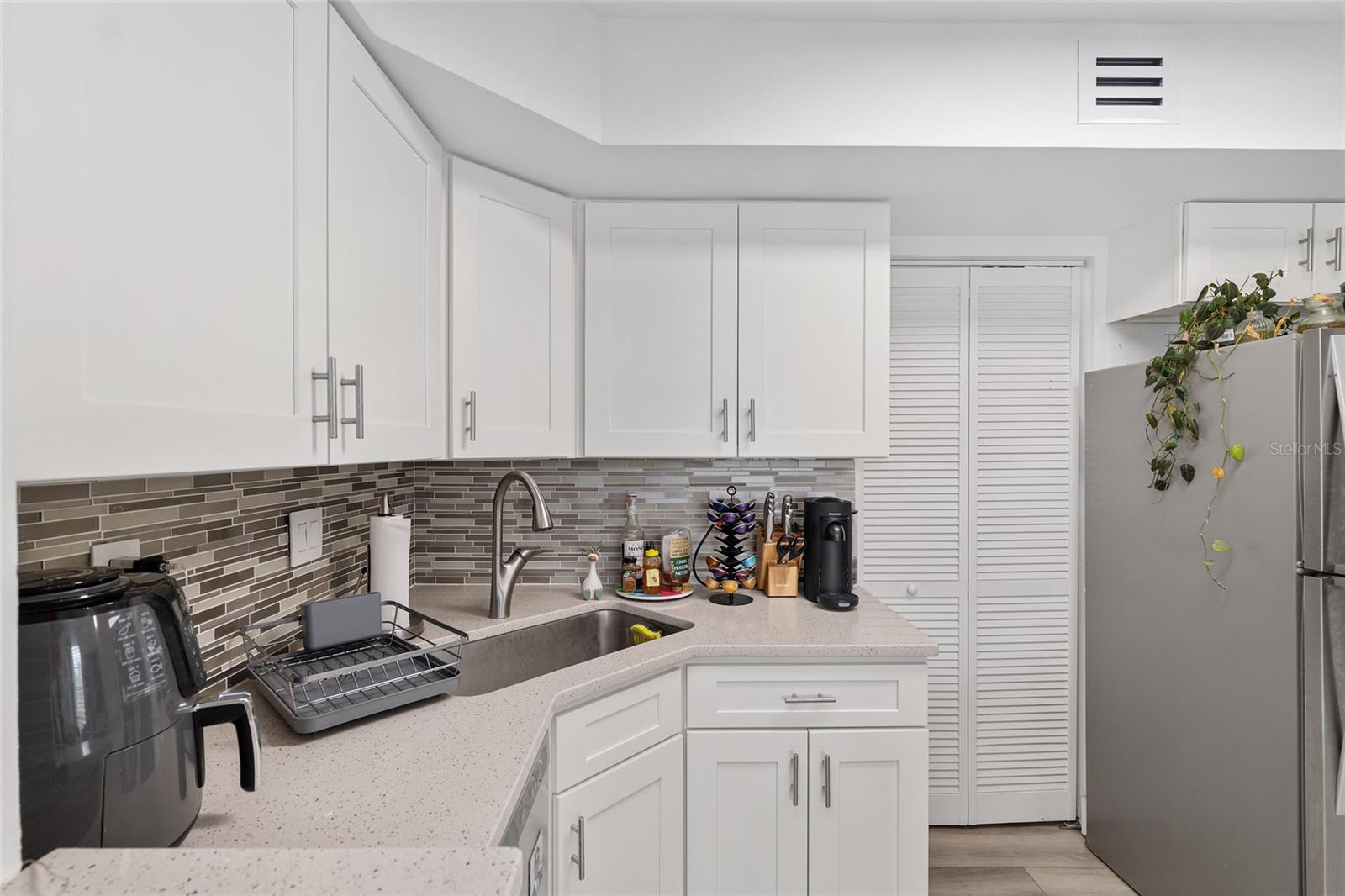 UNIVERSITY COMMONS - Residential