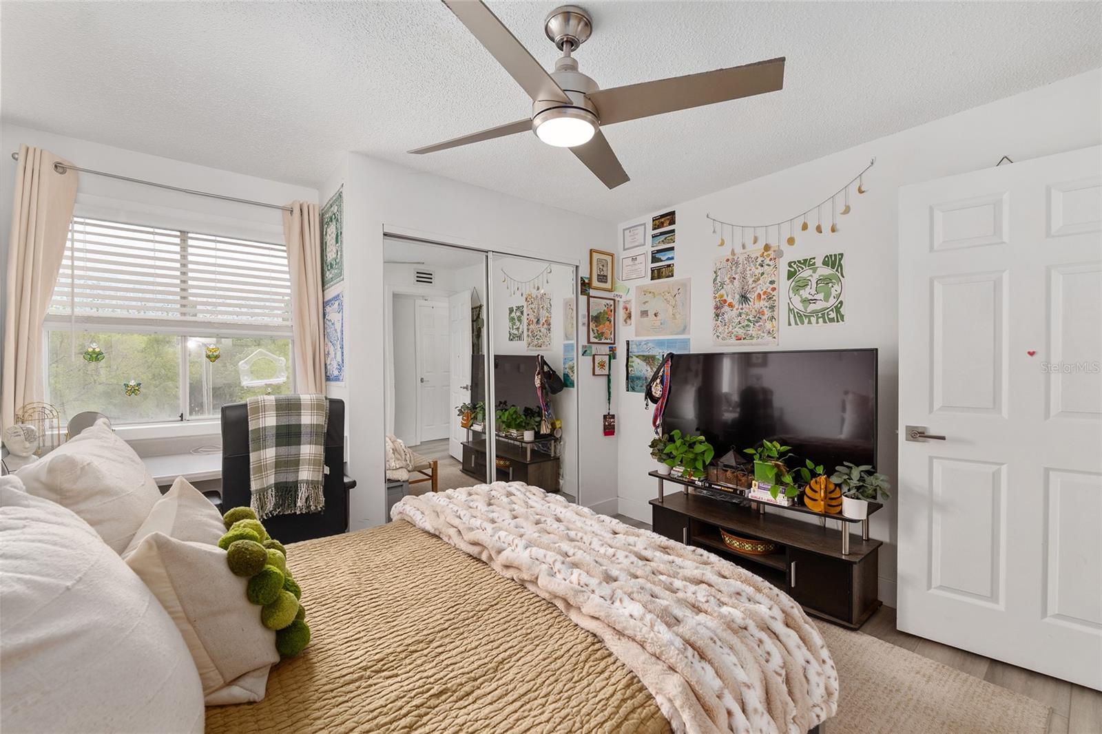 UNIVERSITY COMMONS - Residential