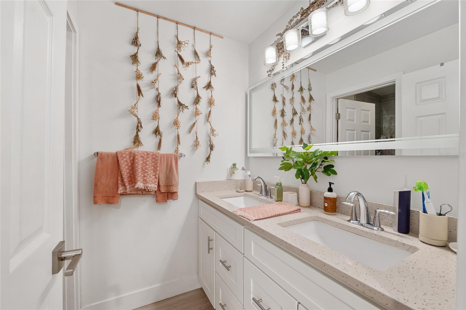 UNIVERSITY COMMONS - Residential