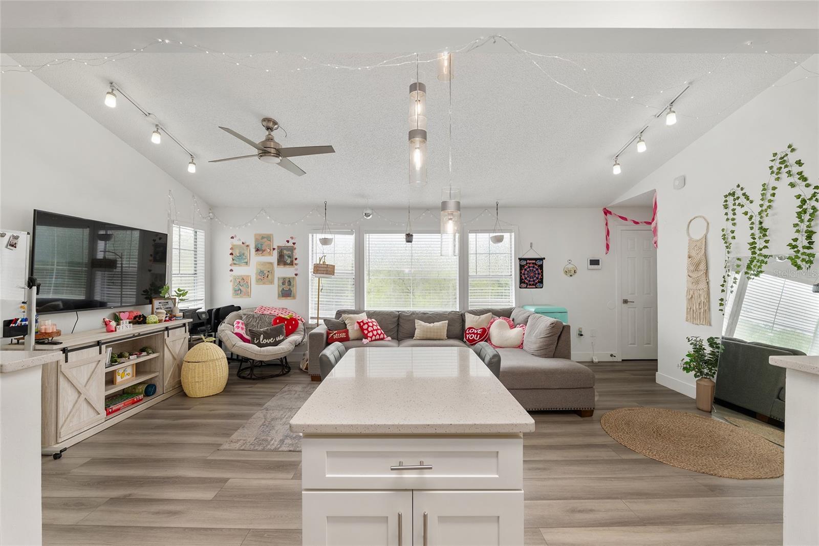 UNIVERSITY COMMONS - Residential