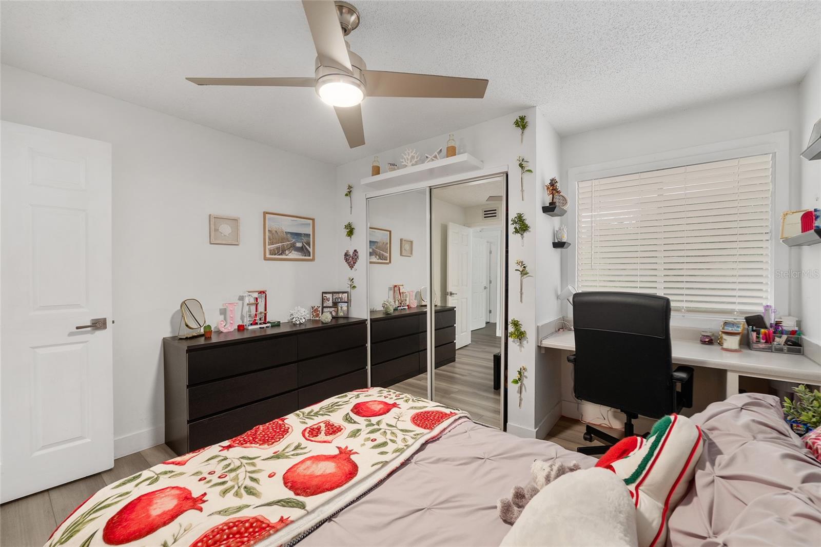 UNIVERSITY COMMONS - Residential