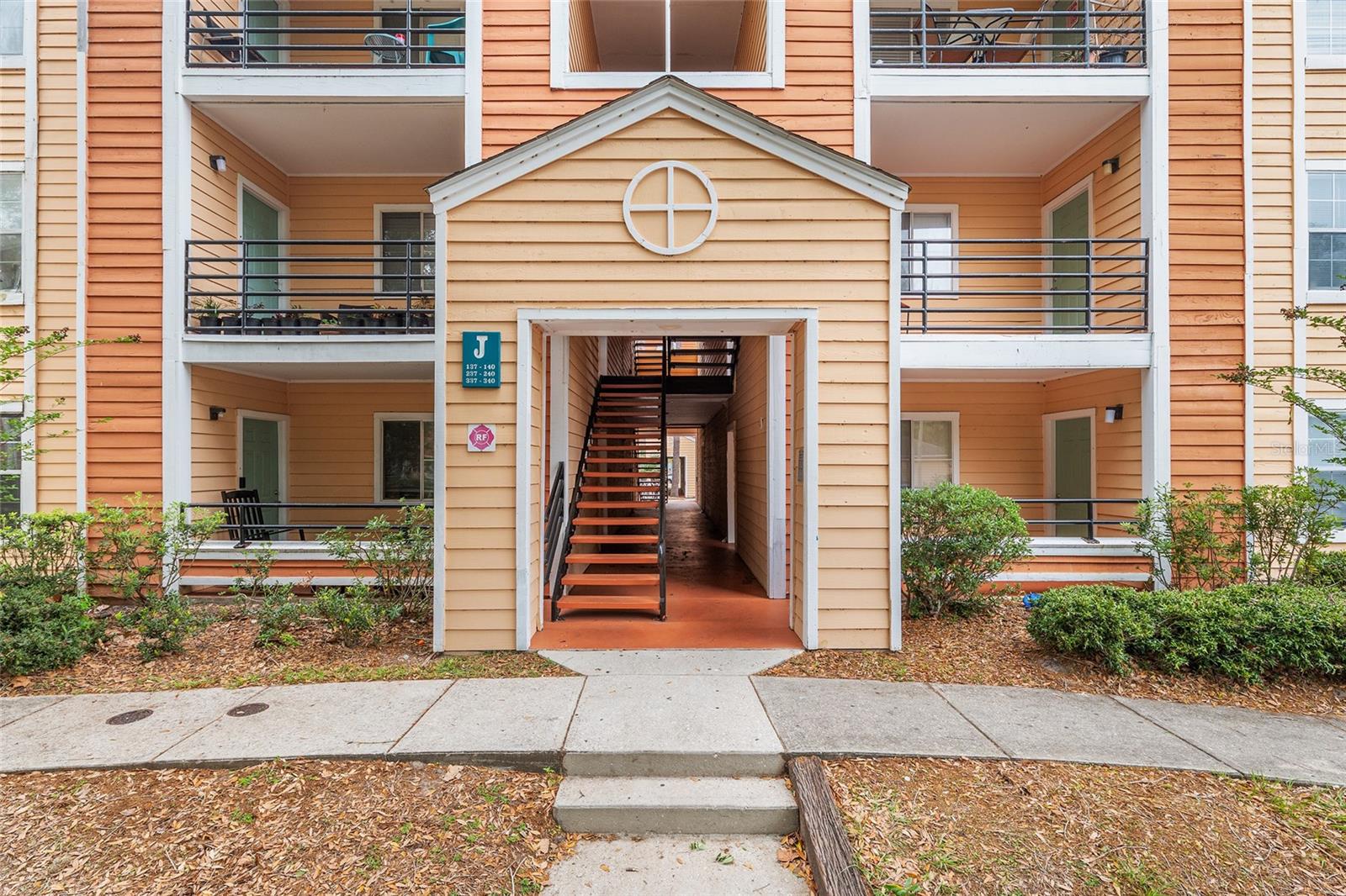 UNIVERSITY COMMONS - Residential