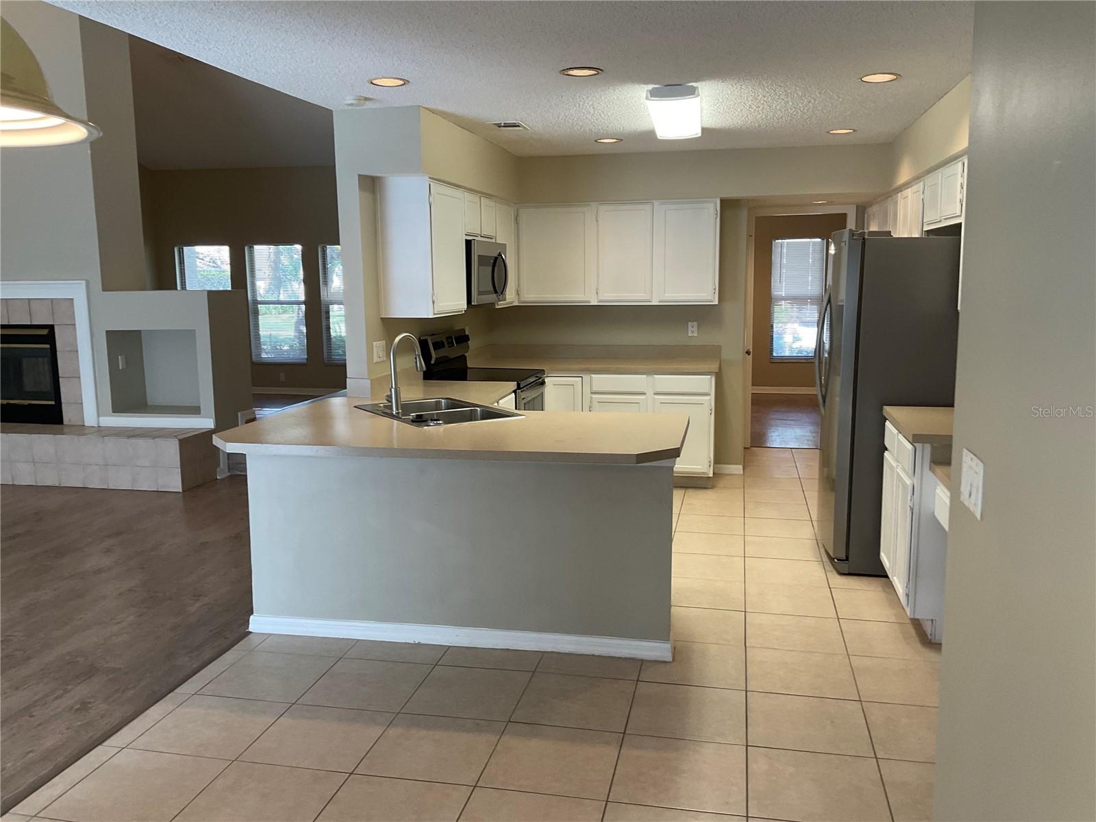 TAMPA PALMS UNIT 3C - Residential Lease