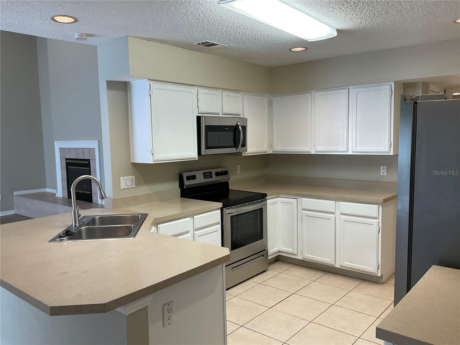 TAMPA PALMS UNIT 3C - Residential Lease