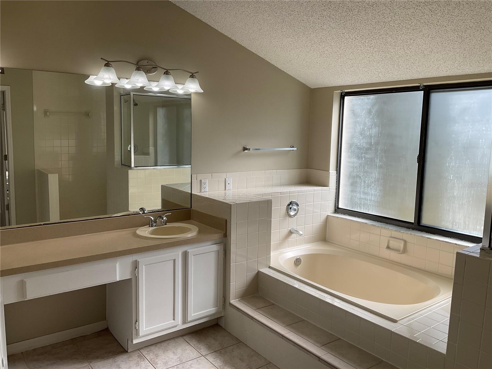 TAMPA PALMS UNIT 3C - Residential Lease