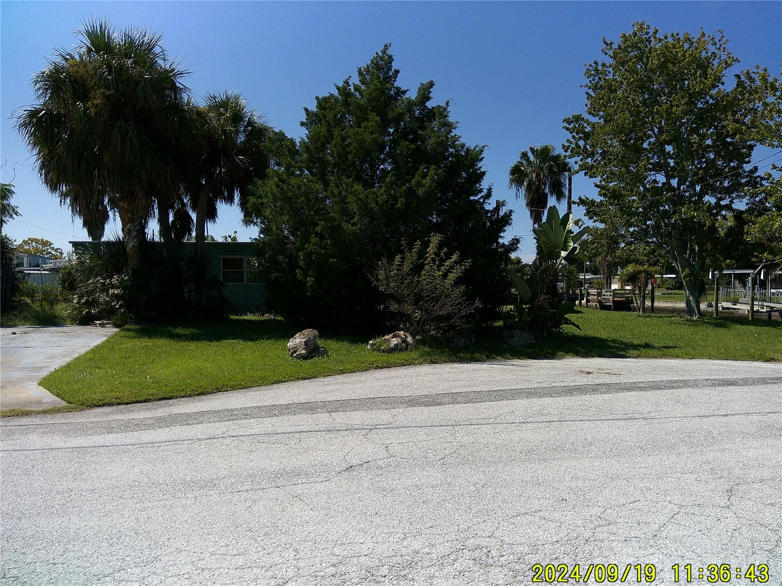 AMAZING CORNER LOT ~~ ON THE WATER ~~ DIRECT ACCESS TO THE GULF OF MEXICO! No tide or bridge restrictions! NO HOA! AND YOU OWN THE LAND!. There is an existing mobile home located on the property that is in serious disrepair. Basically a tear down as the value is in the land. For safety, do not enter property. Great site to go fishing and boating and to enjoy the Florida Lifestyle
This community is golf cart friendly with easy access to a nearby convenience store, restaurants like Ollies & Sams Beach bar, Hudson Beach, 2 marinas and a public boat ramp. Shopping and hospital are just minutes away and only 15 minutes to the Veterans expressway for easy access to Tampa and the airports.