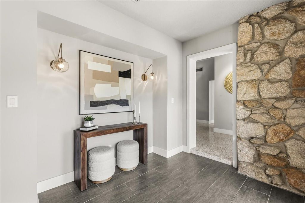 Photo of 814 N Thistle Lane, Maitland, FL 32751 (MLS # O6382345)