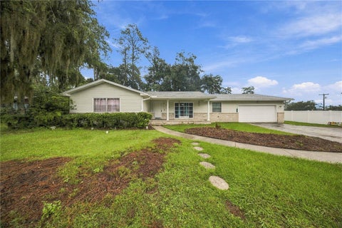Photo of 1413 SE 36th Avenue, Ocala, FL 34471 (MLS # OM733812)