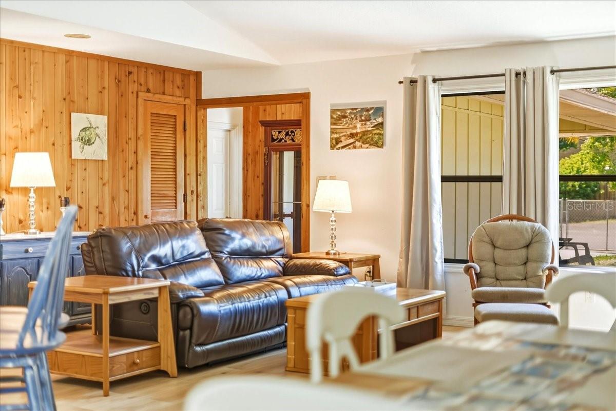 SARASOTA VENICE CO 09 37 18 - Residential