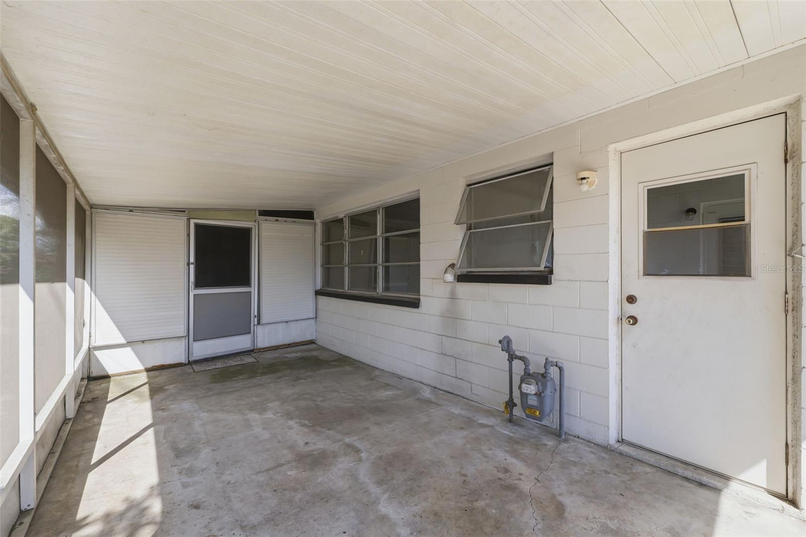 WINSTON PARK UNIT 02 - Residential Lease