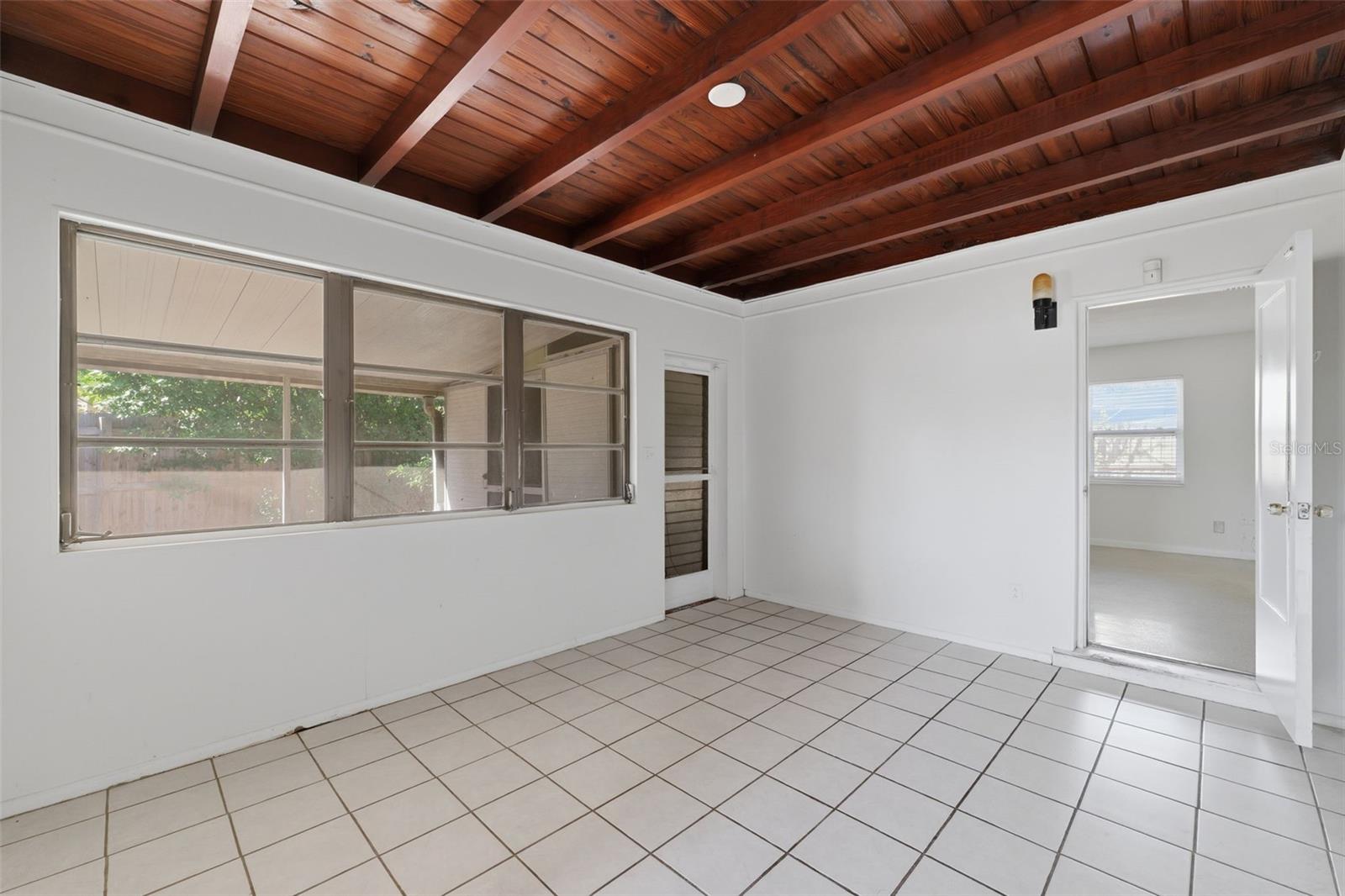 WINSTON PARK UNIT 02 - Residential Lease