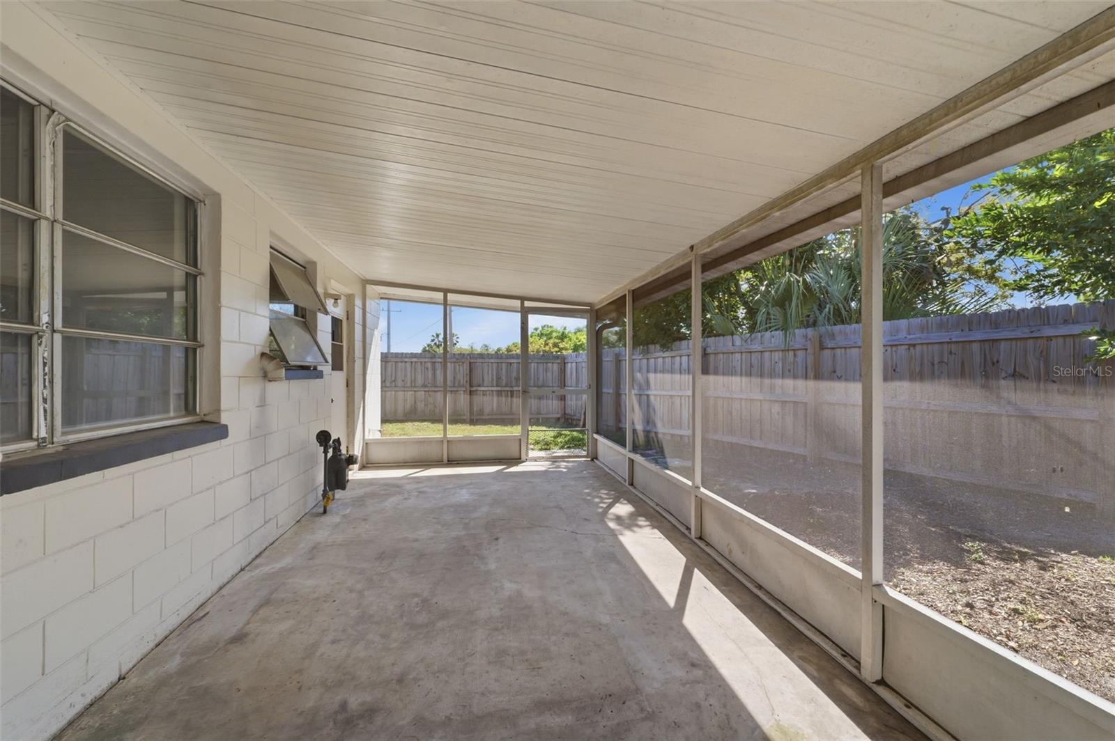 WINSTON PARK UNIT 02 - Residential Lease