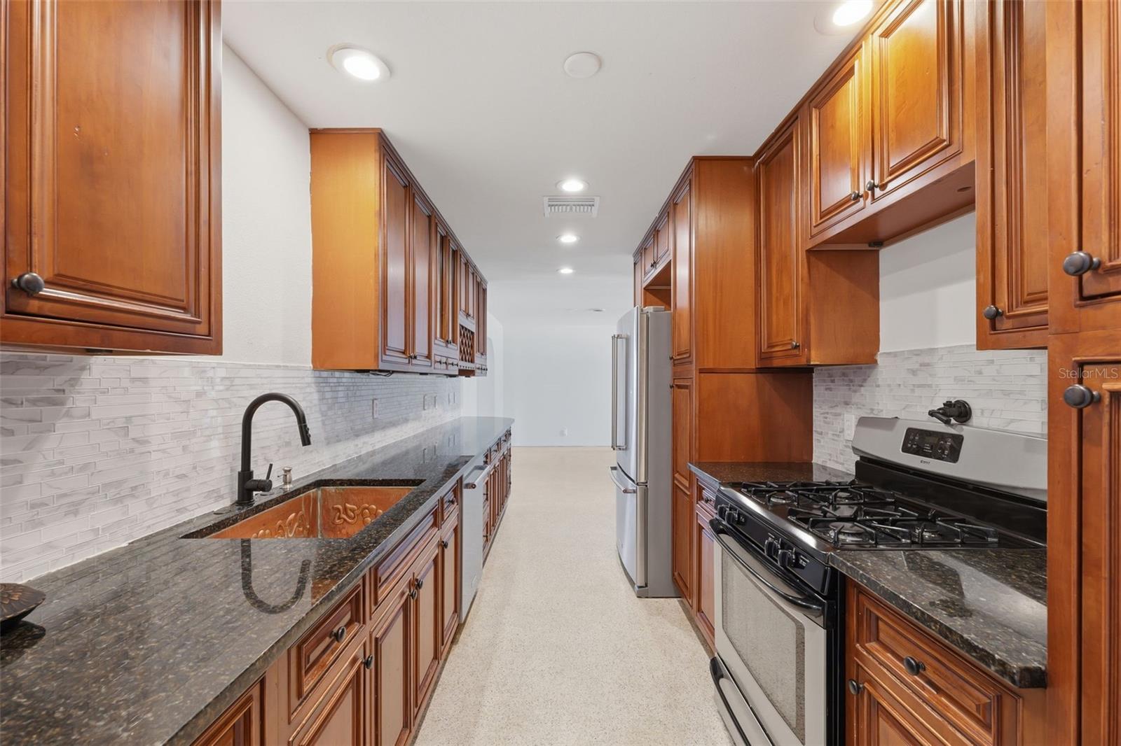 WINSTON PARK UNIT 02 - Residential Lease