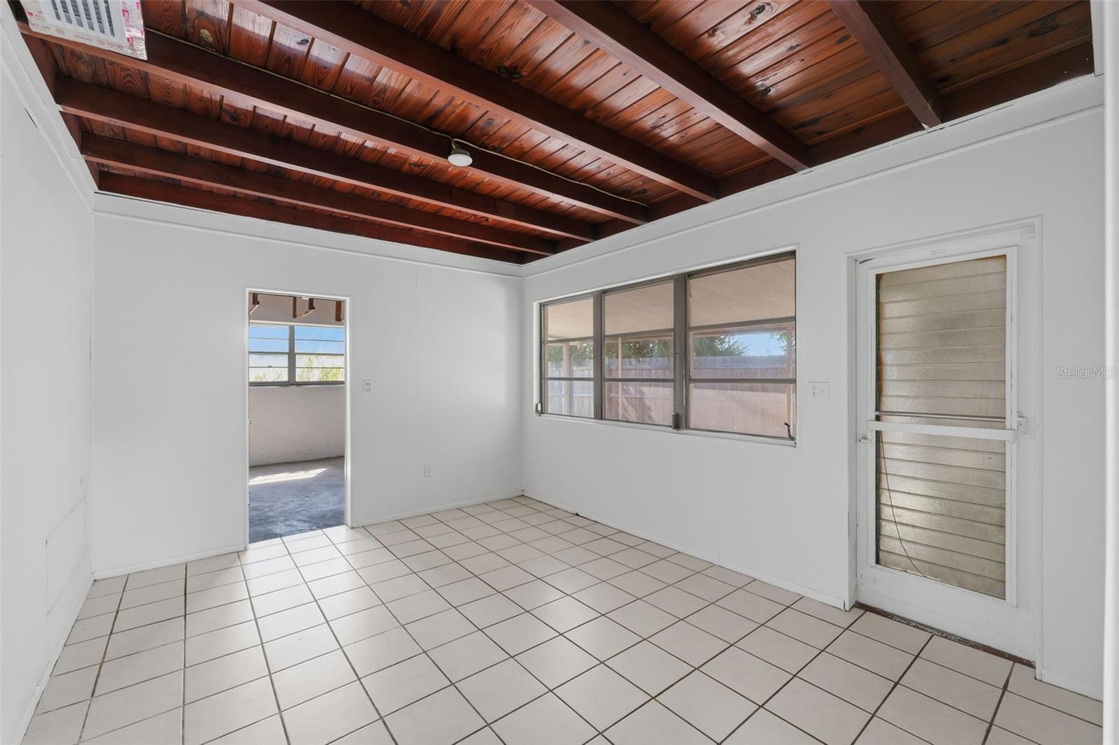 WINSTON PARK UNIT 02 - Residential Lease