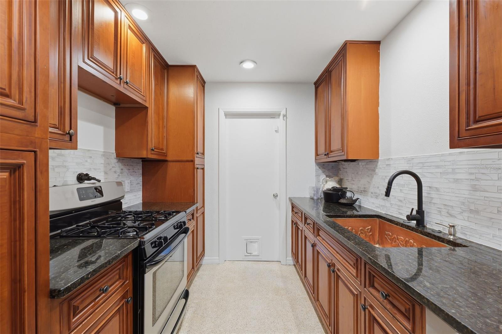 WINSTON PARK UNIT 02 - Residential Lease