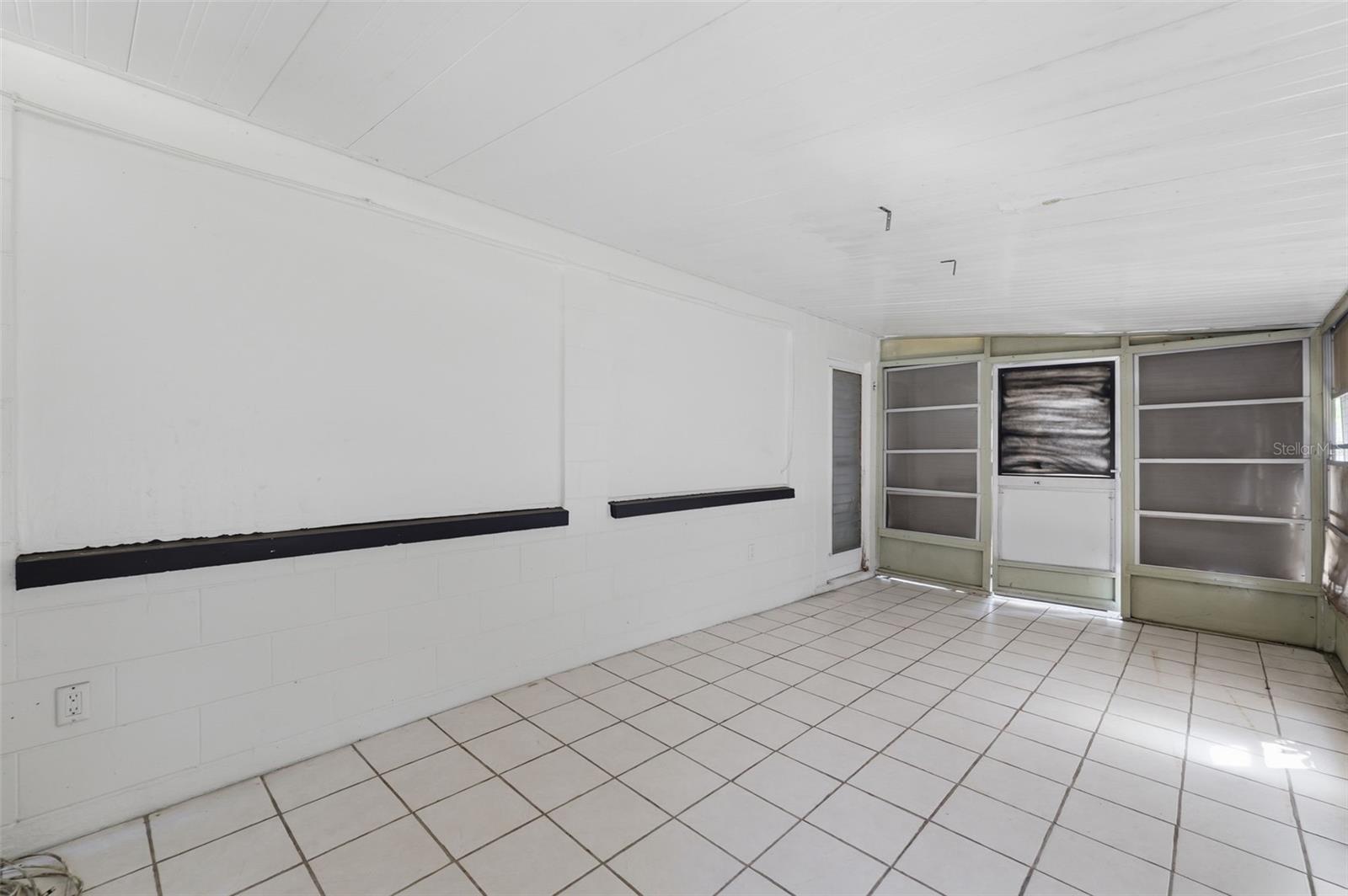 WINSTON PARK UNIT 02 - Residential Lease