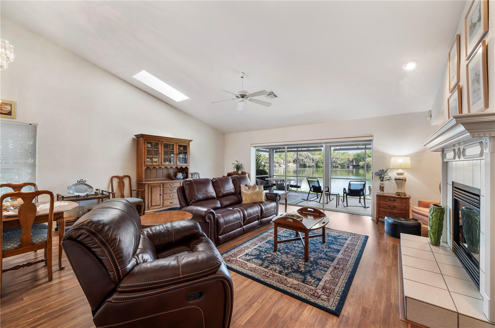 725 PENINSULAR DRIVE