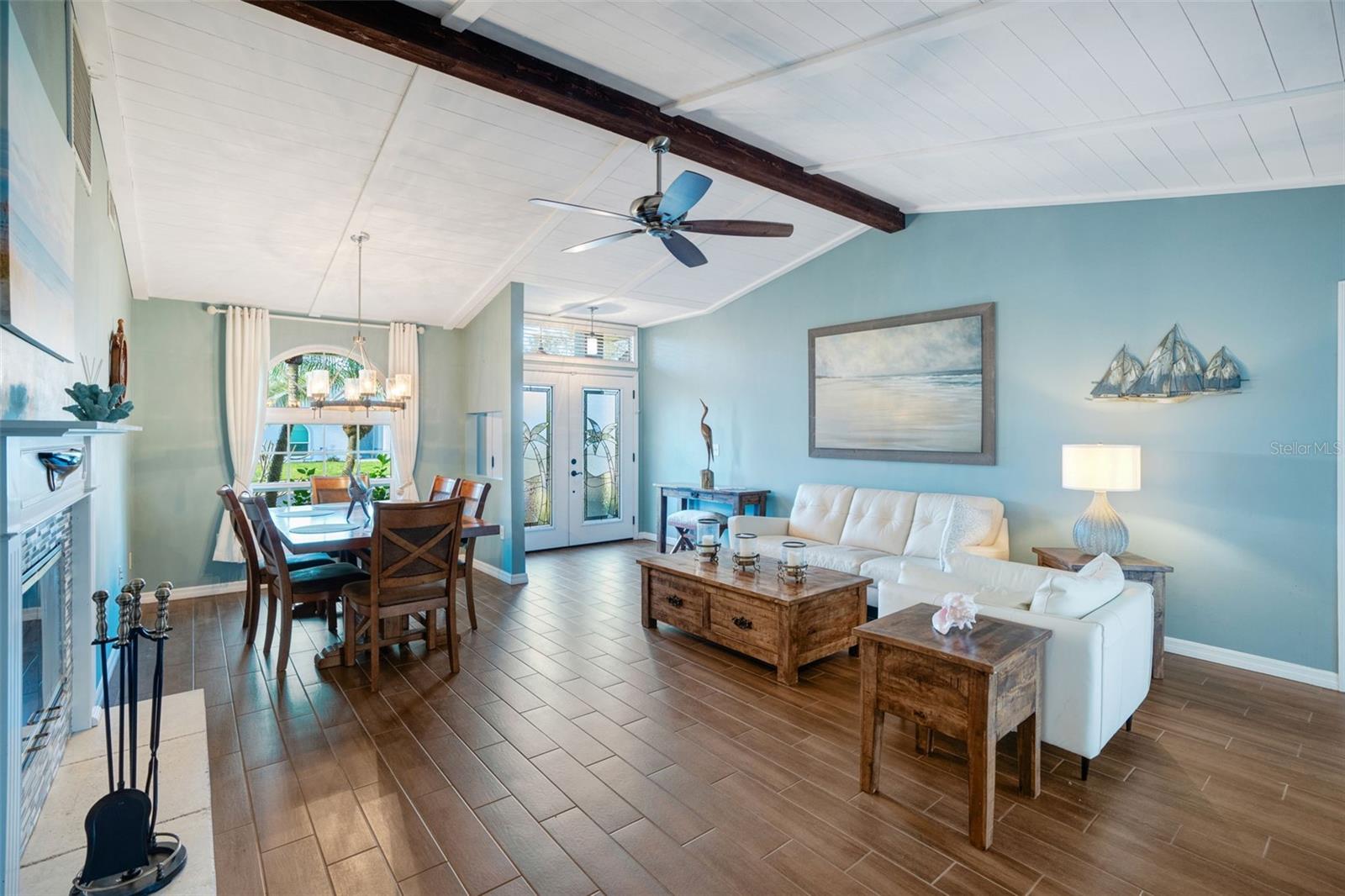 CRYSTAL LAKES - Residential