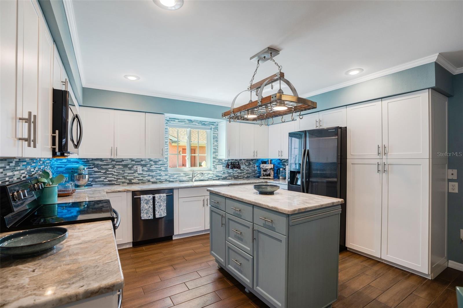 CRYSTAL LAKES - Residential