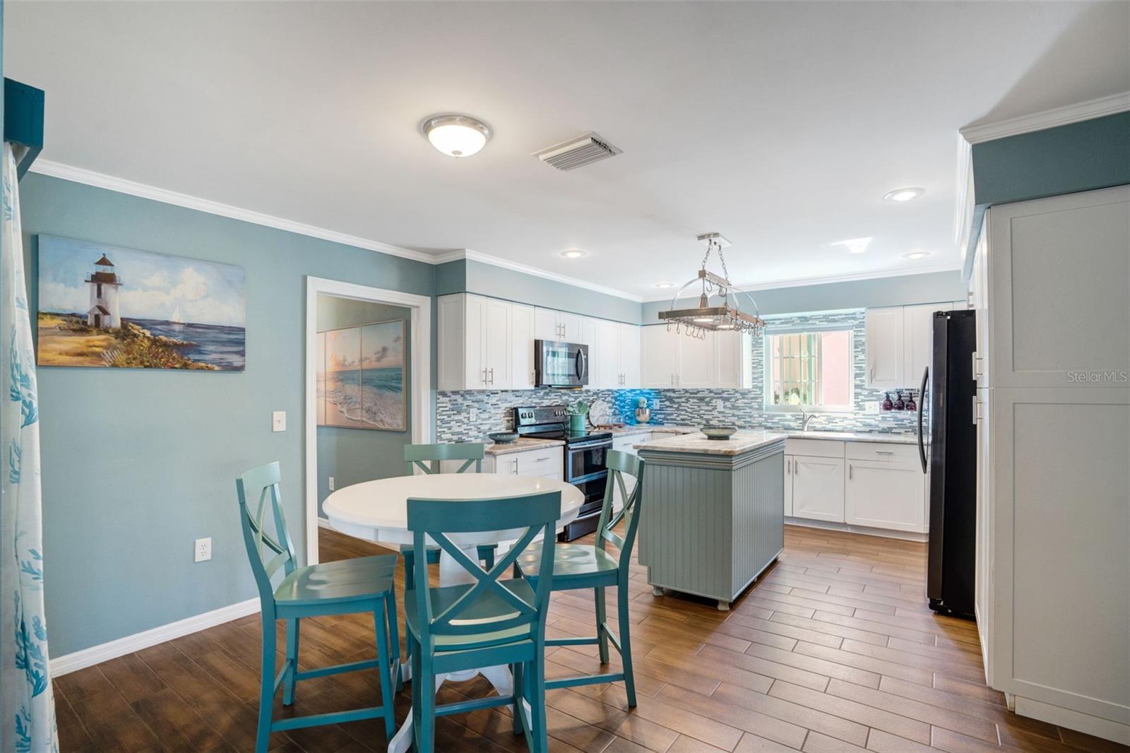 CRYSTAL LAKES - Residential