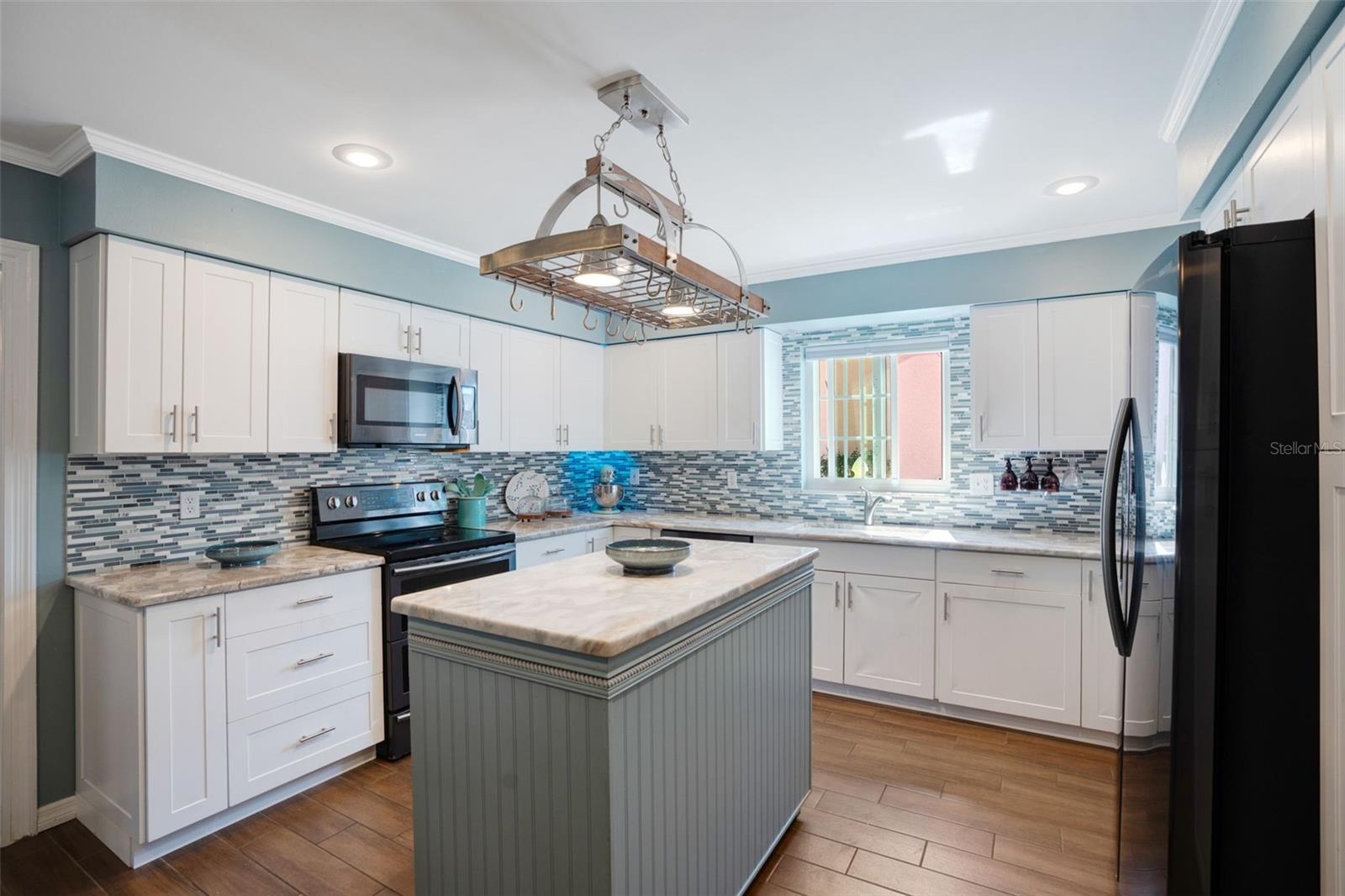 CRYSTAL LAKES - Residential