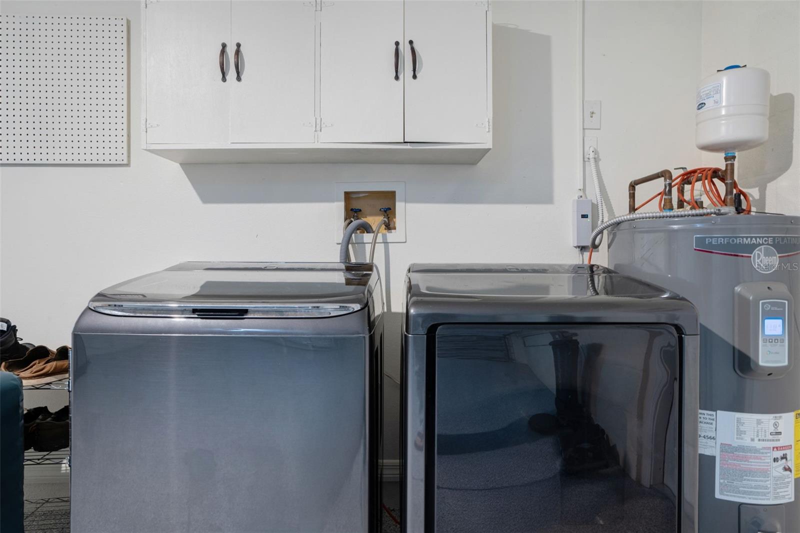 CRYSTAL LAKES - Residential