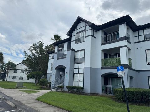Photo of 3702 Palm Desert Lane #5423, Orlando, FL 32839 (MLS # S5135282) Photo of 3702 Palm Desert Lane #5423, Orlando, FL 32839 (MLS # S5135282)