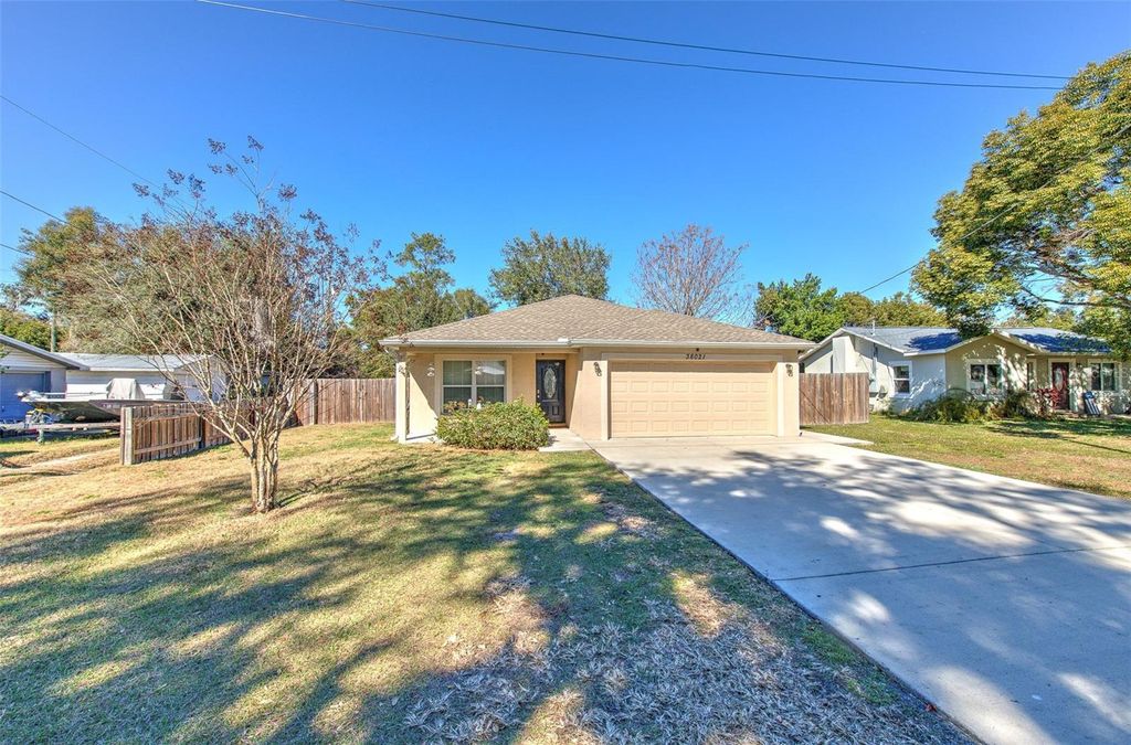 Photo of 38021 10 Th Ave, Zephyrhills, FL 33542 (MLS # TB8468930)