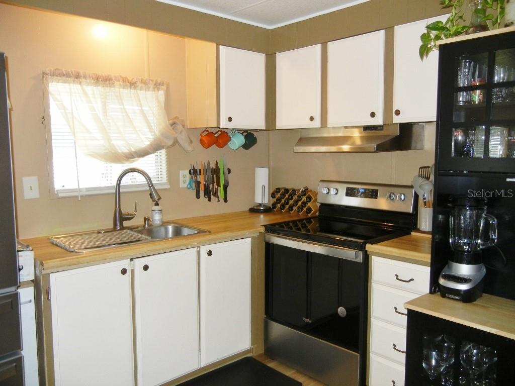 LES CHATEAU VILLA MOBILE HOME PARK - Residential