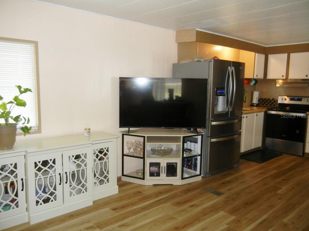 LES CHATEAU VILLA MOBILE HOME PARK - Residential