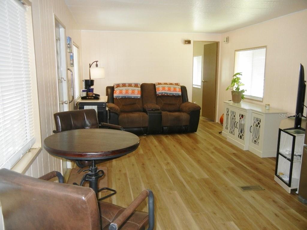 LES CHATEAU VILLA MOBILE HOME PARK - Residential