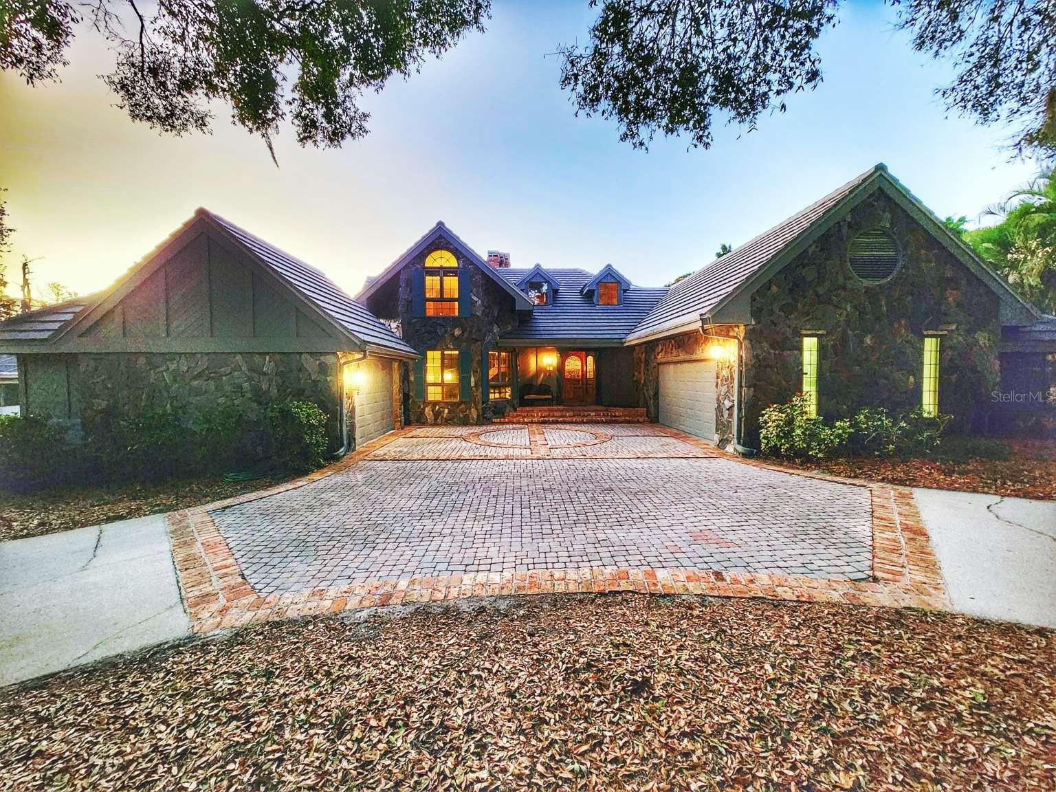 3522 SHORELINE CIRCLE