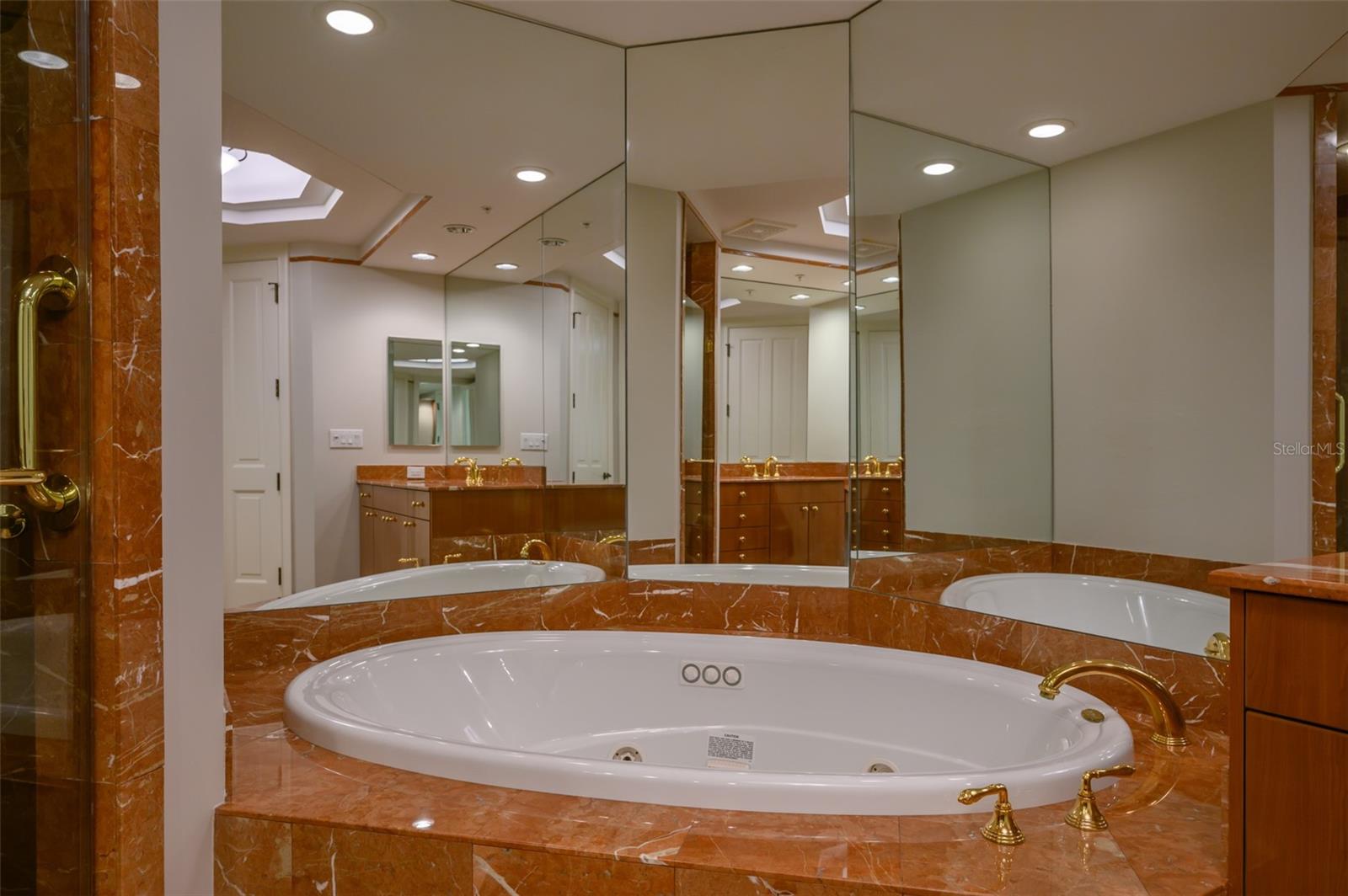 THE TOWER RESIDENCES - Residential