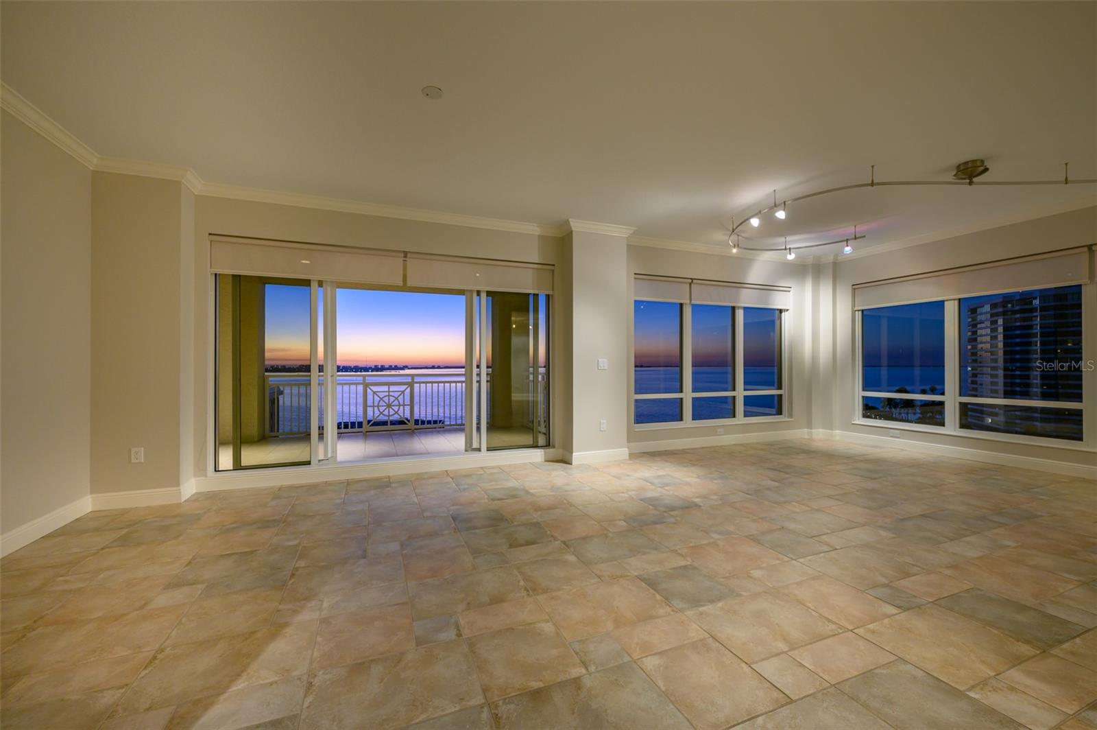 THE TOWER RESIDENCES - Residential