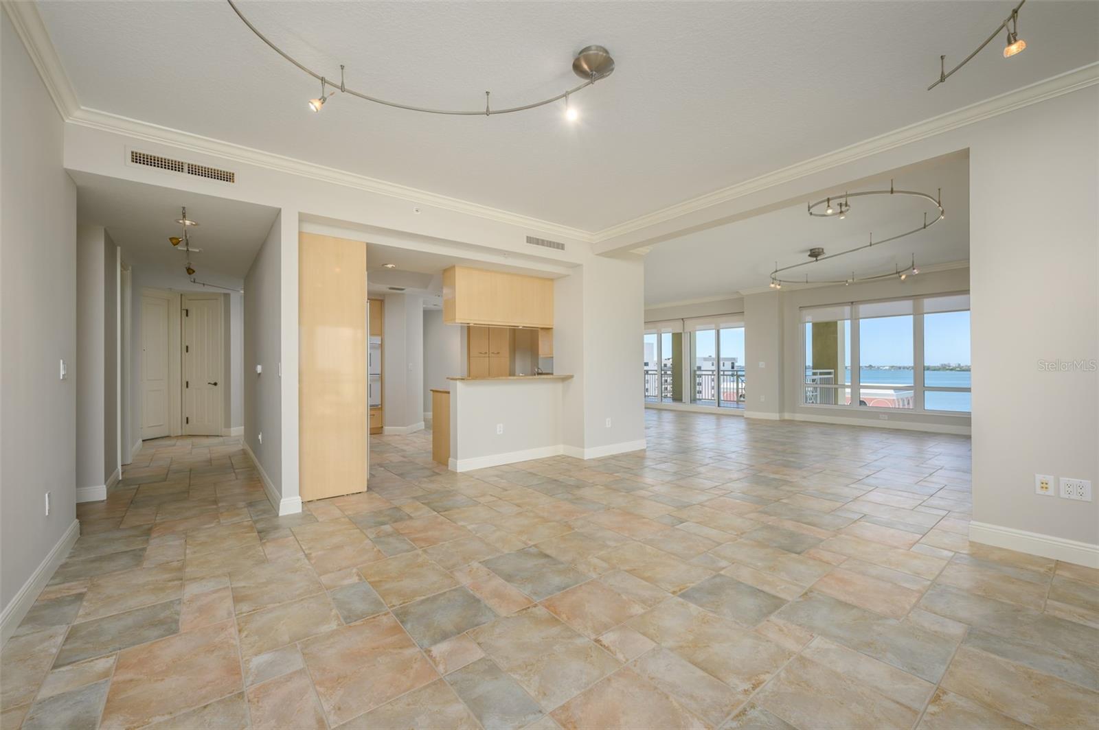 THE TOWER RESIDENCES - Residential