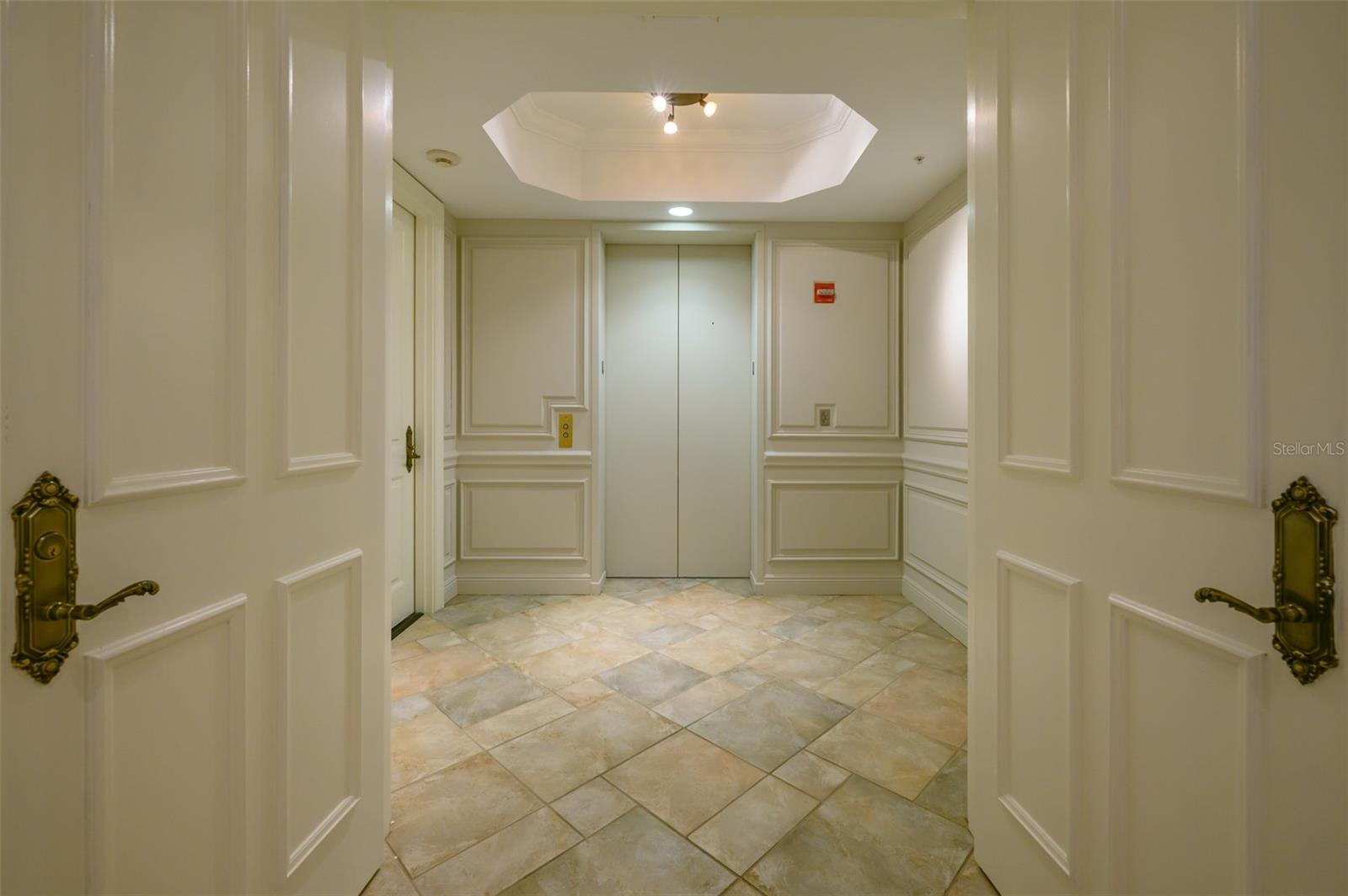 THE TOWER RESIDENCES - Residential