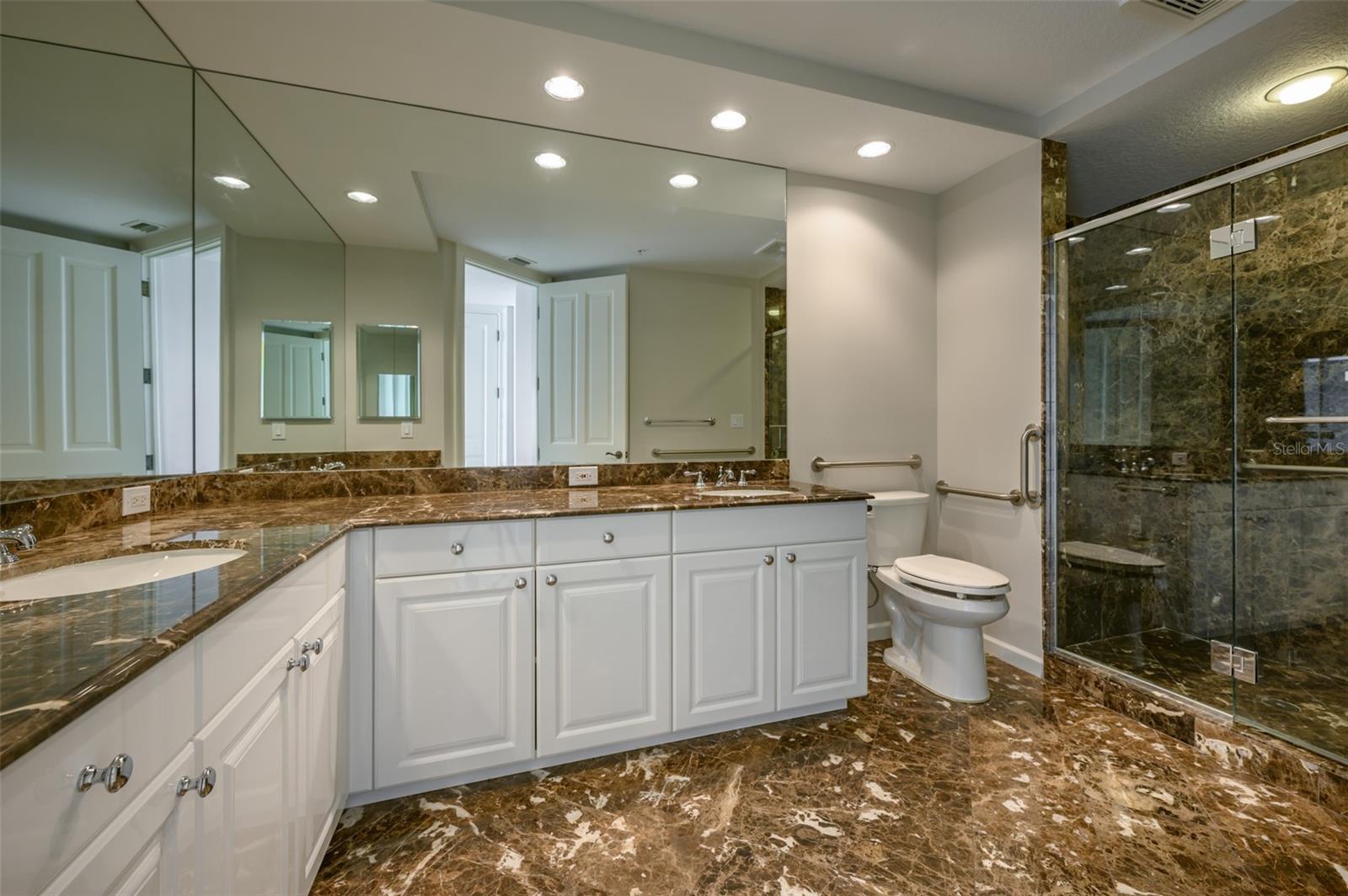 THE TOWER RESIDENCES - Residential