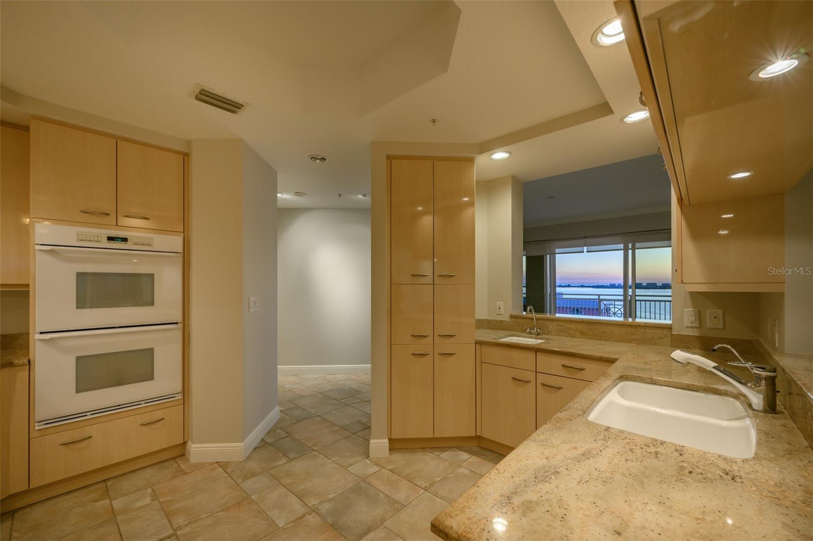 THE TOWER RESIDENCES - Residential