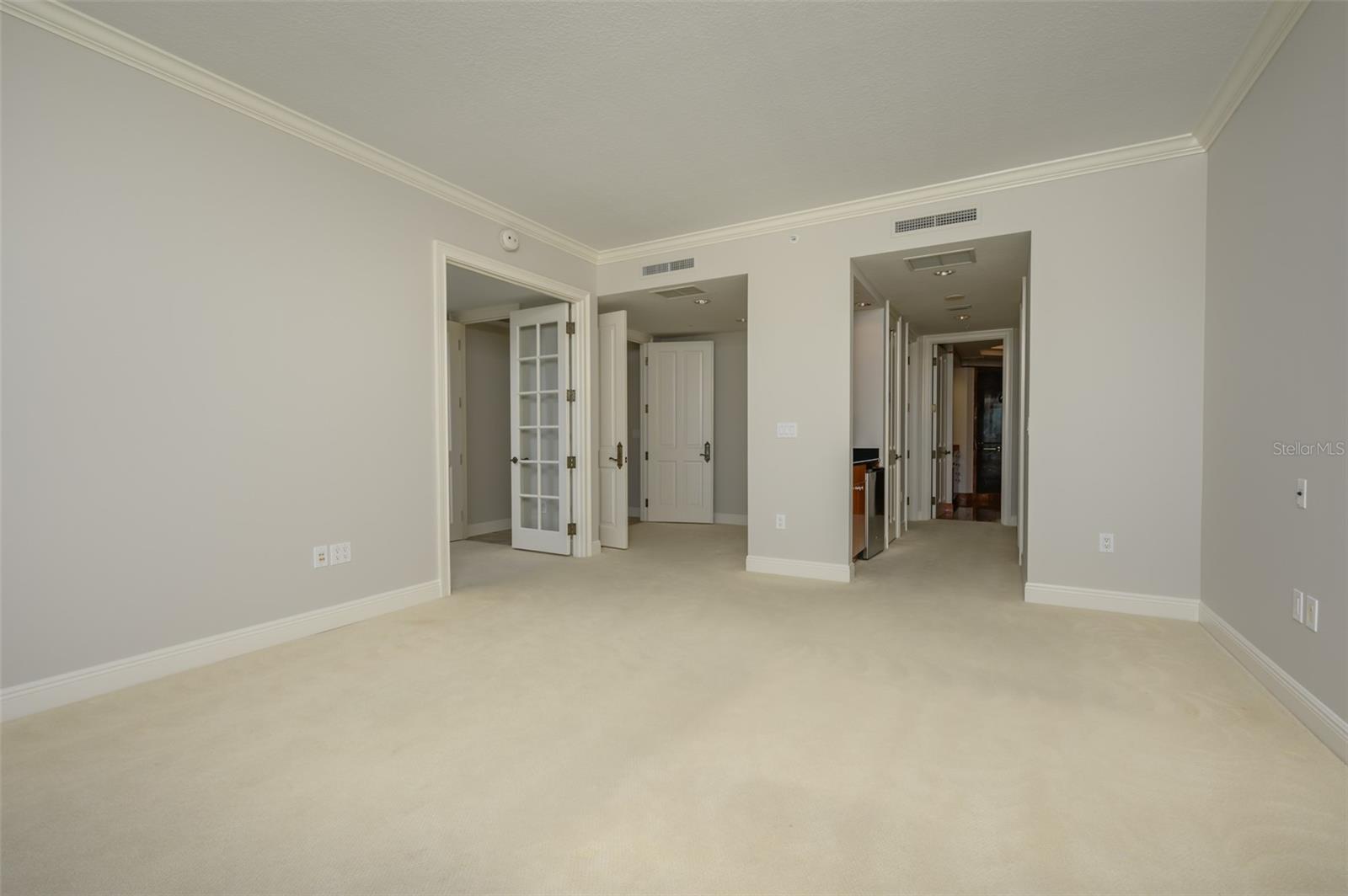 THE TOWER RESIDENCES - Residential