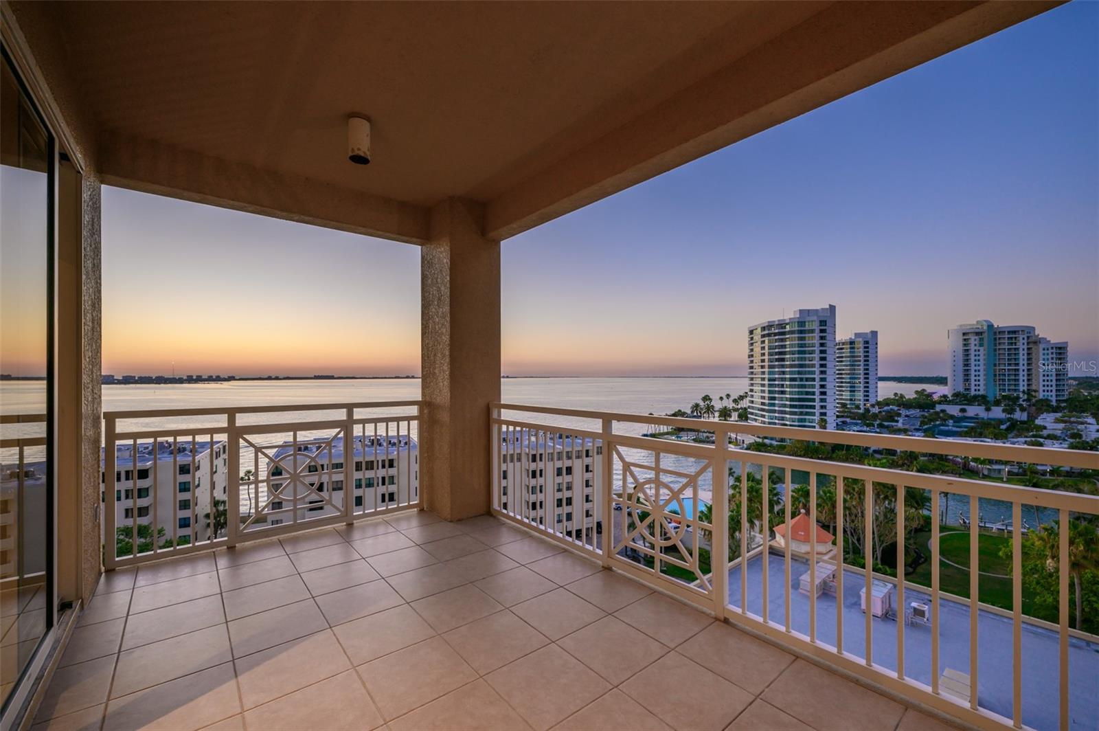 THE TOWER RESIDENCES - Residential